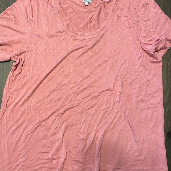 Womens Kismet Size XL scoop neck tee in pink. - Picture 1 of 4